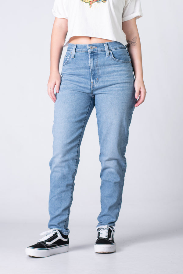 Jean Levi's Mujer Mile High Waisted Taper Mom Summer House👖🔵