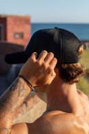 Gorra Ocn Hombre Trucker Gotica Blanco