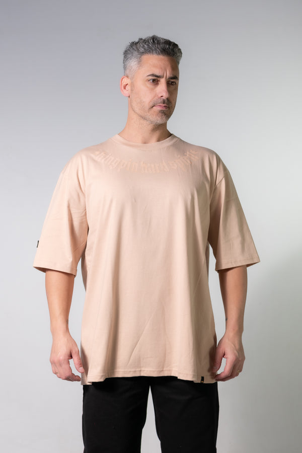 Remera Kingpin Hombre Oversize Round Sahara 244 Nude