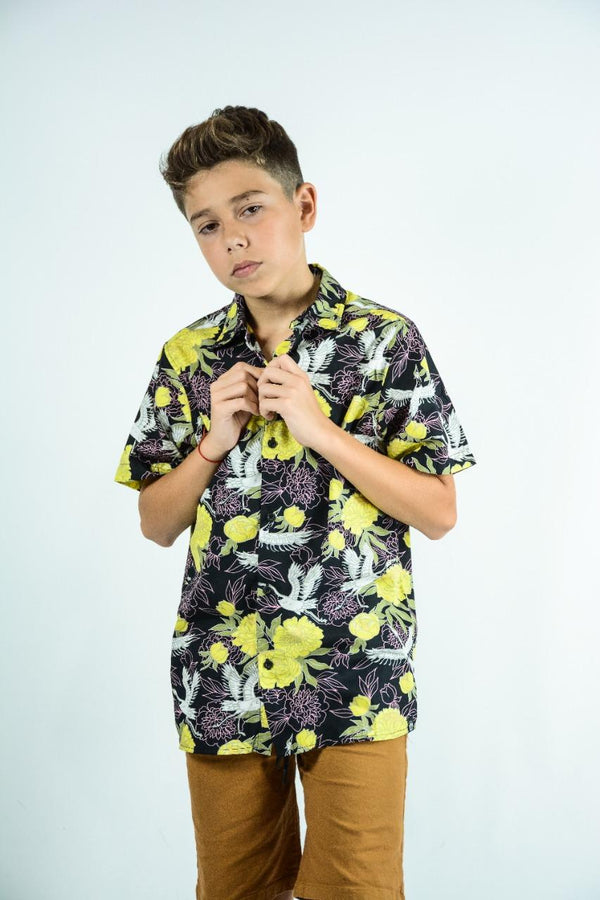 Camisa Ocn de KIDS N Marigot Grulla Flores Negro Amarillo